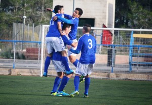 Los jugadores del San Rafael celebran el primer gol de Iván Morales. Fotos: C. V.