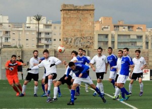 De un córner a favor del San Rafael nació la jugada del primer gol del Rotlet Molinar. Foto: Fútbol Balear