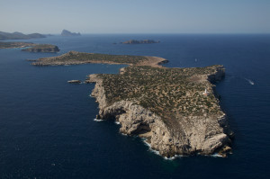 L'illa de sa Conillera. Foto: Xavi Durán (Wikipedia).