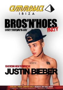 Montaje con el anuncio de la fiesta Bros'N'Hoes de Justin Bieber este verano en Amnesia.