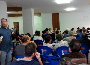 El debate convocado por PROP fue un éxito de asistencia. Foto: Raúl Díaz.