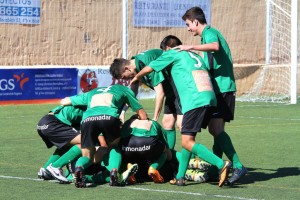 Jugadores del Sant Jordi celebran un gol. Foto: Fútbol Pitiuso