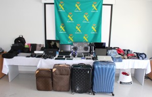 En la imagen, parte de los objetos robados que han sido recuperados por la Guardia Civil. 