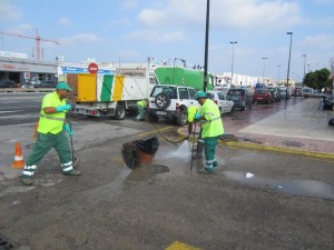 Imagen de archivo de un operativo especial de limpieza en Vila. 