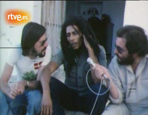 Carlos Tena y Àngel Casas entrevistaron a Bob Marley antes de que ofreciera su único concierto en España.  Imagen: TVE