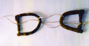 Dos capcinglons, que tenien usos diversos dins el món rural d’Eivissa i Formentera.  Foto: Col·lecció JAR