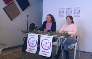 Viviana de Sans (izq.) en una rueda de prensa junto a Lola Fernández, de Podemos Balears, en una rueda de prensa. 
