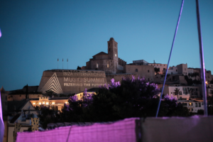 El baluarte de Santa Llúcia acoge estos conciertos del congreso de música electrónica más importante del mundo. 