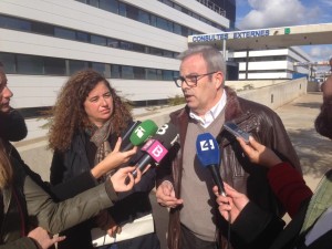 La diputada Pilar Costa i Vicent Torres, secretari general de la FSE-PSOE i candidat al Consell, en una recent visita al nou Hospital Can Misses.