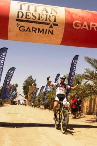 Enrique Morcillo entra como vencedor en la quinta etapa de la Titan Desert by Garmin.