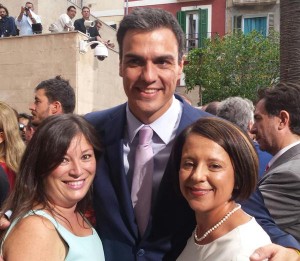 Silvia Limones, Sofía Hernanz, y Pedro Sánchez, en una imagen de arhivo. Foto: Twitter.