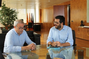 Vicent Torres y Vicenç Vidal, durante la reunión que mantuvieron el pasado mes de julio en el Consell Insular.