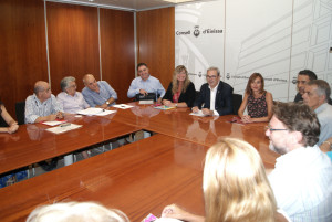 Imagen de la reunión entre los responsables del Consell y el Govern con las asociaciones de pacientes. 