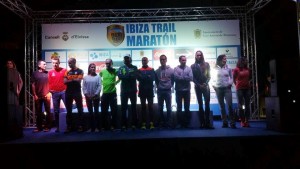 Una imagen de la presentación este sábado por la tarde de algunos atletas de la Ibiza Trail Maratón.