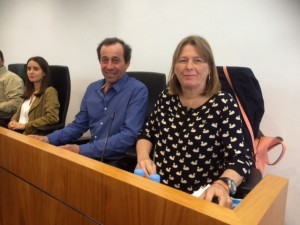 Los concejales populares Joan Tur Ripoll y Virginia Marí en un pleno de Vila.