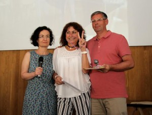 Paqui Torres i els professors Max Alcañiz i Anna Tur varen acudir al lliurament dels premis