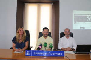 Carmen Boned, Rafa Ruiz y Alfonso Molina, durante la presentación de la nueva web municipal. 