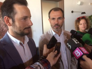 Rafa Ruiz y Biel Barceló tras la reunión mantenida en Vila por la regulación de los pisos turísticos.