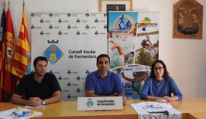 El conseller d'Esports, Jordi Vidal, ha presentat avui a la sala de Plens del Consell de Formentera la IV edició del Triatló Illa de Formentera que tindrà lloc el pròxim dissabte 8 d'octubre a Es Pujols.