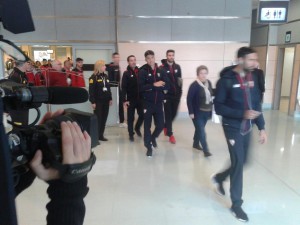 Los jugadores del Sevilla CF en el aeropuerto de Eivissa.