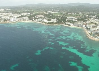 Bahía Sant Antoni tras la limpieza del fondo del litoral.
