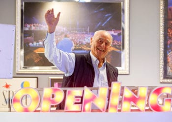 Pepe Roselló en la cabina que hay en el museo de Space en la nave de Montecristo. Foto de Toni Escobar.