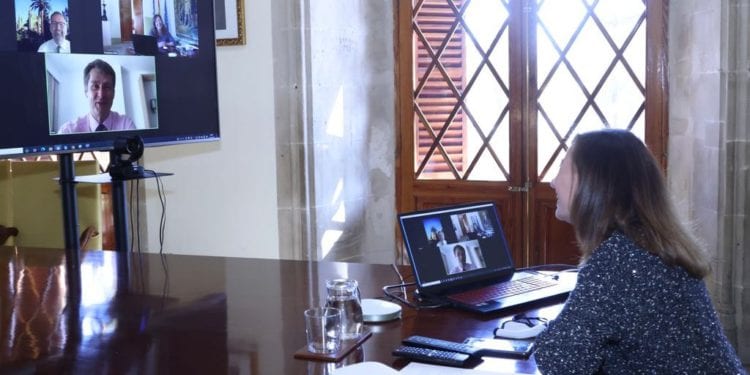 Reunión telemática de hoy entre Armengol y Hugh Elliott.