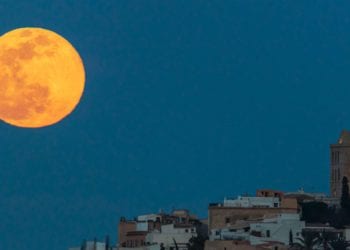 Superluna de marzo en 2020 en Ibiza. Foto: Paco Natera.