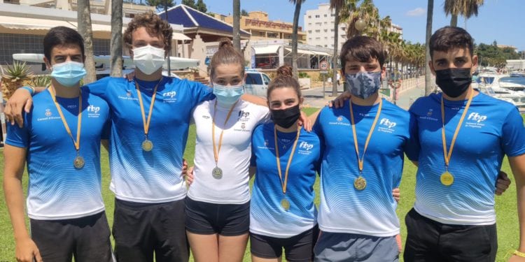 Cadetes medallistas del CNSA.