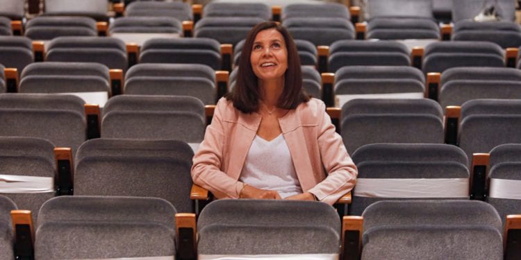 Marisol Ferrer en las butacas del Teatro España de Santa Eulària, en una imagen de Toni Escobar.