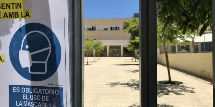 Imagen de archivo del Colegio Sa Bodega de Vila cuando todavía era obligatorio el uso de mascarillas en las aulas.