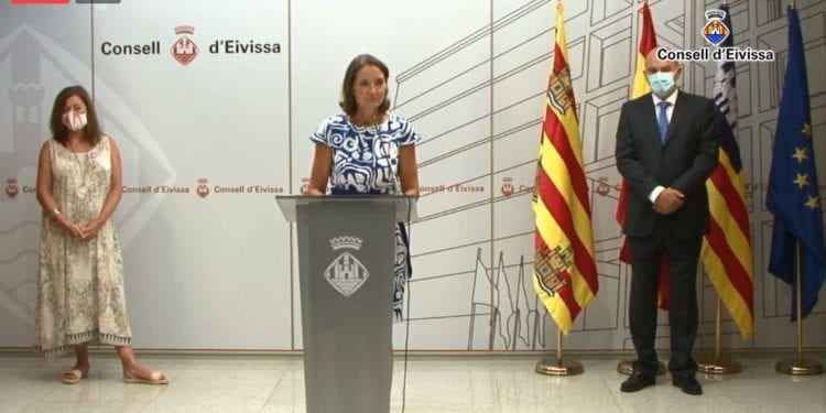 Reyes Maroto, en una visita al Consell de Ibiza.