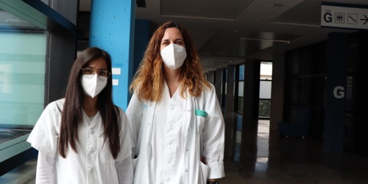 Las psicólogas clínicas Desirée Guillén, a la izquierda, y Silvia Marí, coordinadora del programa. Foto Área de Salud