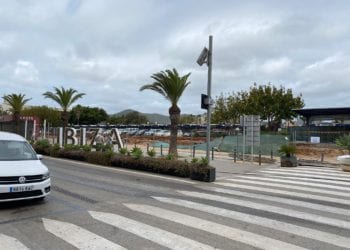 Obras frente a la terminal del aeropuerto de Ibiza.