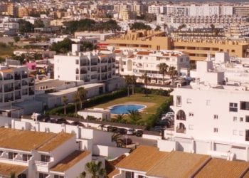 Vista de hoteles de Platja d'en Bossa.