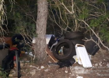 Asentamiento y suciedad en sa Talaia de Sant Antoni.
