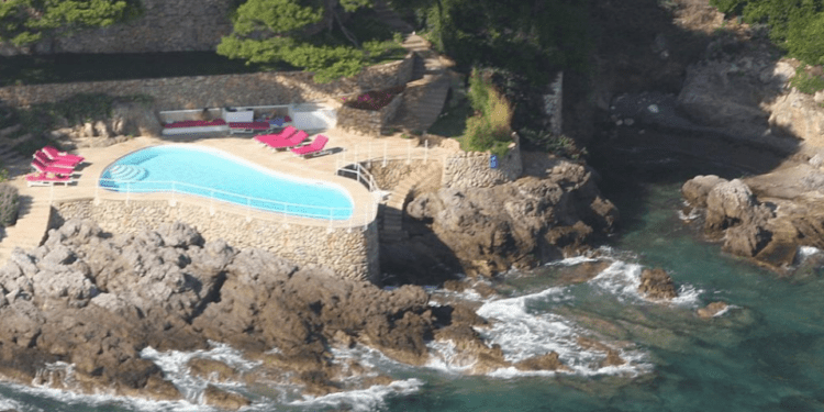 Piscina de la casa de Pedro J. Ramírez denunciada en repetidas ocasiones por organismos como el GOB y particulares.