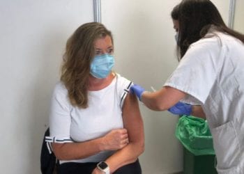 La consellera de Salud, Patricia Gómez, durante su vacunación.