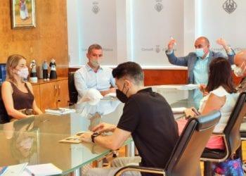 Reunión de sector turístico en el Consell de Ibiza.