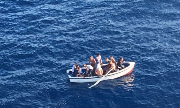 Imagen de archivo de una patera en aguas baleares.