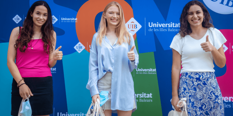 Irene Rodríguez Riera (Ibiza), Sophie Roberts Perusko (Mallorca) i Dorotea Cursach Anglada (Menorca) - Foto: A.COSTA/UIB