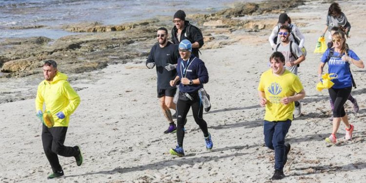 Imagen del Nationale-Nederlanden Plogging Tour, gira de deporte y ecología que se celebró en Ibiza en 2020.