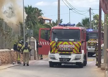 Incendio en un garaje en Sa Carroca. Foto Moisés Copa.