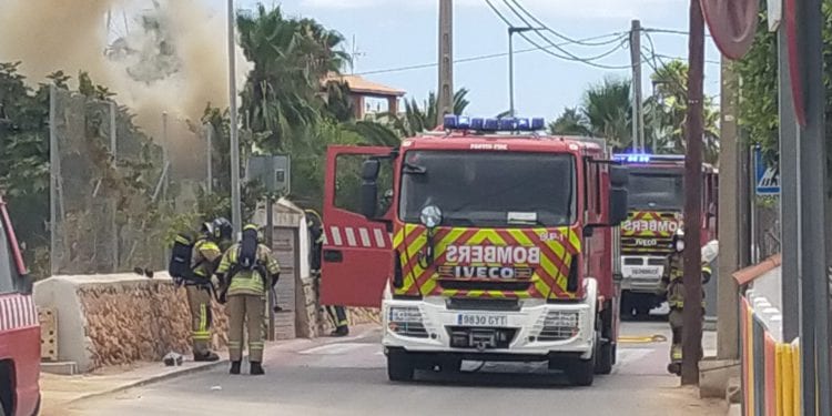 Incendio en un garaje en Sa Carroca. Foto Moisés Copa.