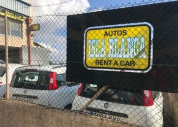 Una empresa de rent a car en el polígono del aeropuerto de Ibiza.