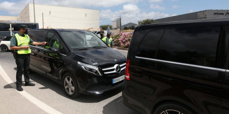 Dispositivo de control entre Guardia Civil y Consell de Ibiza al transporte ilegal de pasajeros.