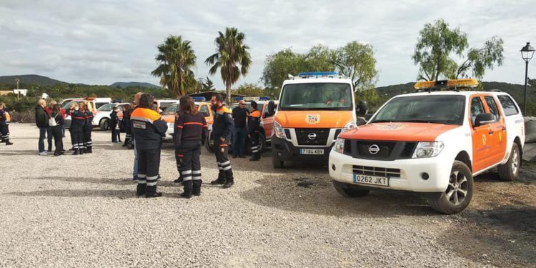 Imagen de archivo de miembros de Protección Civil.