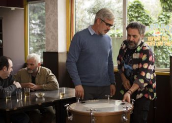 Carlos Areces y Fernando Tejero, sentados, junto a Adrià Collado y Enric Francés en un fotograma del filme del director ibicenco David Marqués.