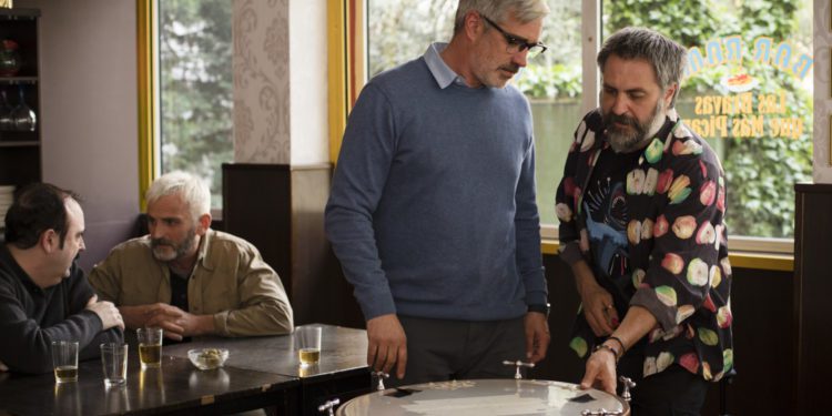 Carlos Areces y Fernando Tejero, sentados, junto a Adrià Collado y Enric Francés en un fotograma del filme del director ibicenco David Marqués.