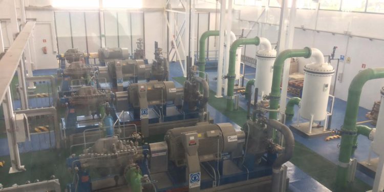 Instalación de una planta desaladora de agua en Ibiza.